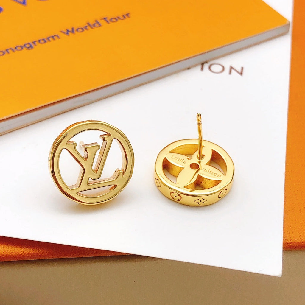Louis Vuitton Blossom 18K Gold Earrings product image 5, provided for visual reference and product detail review