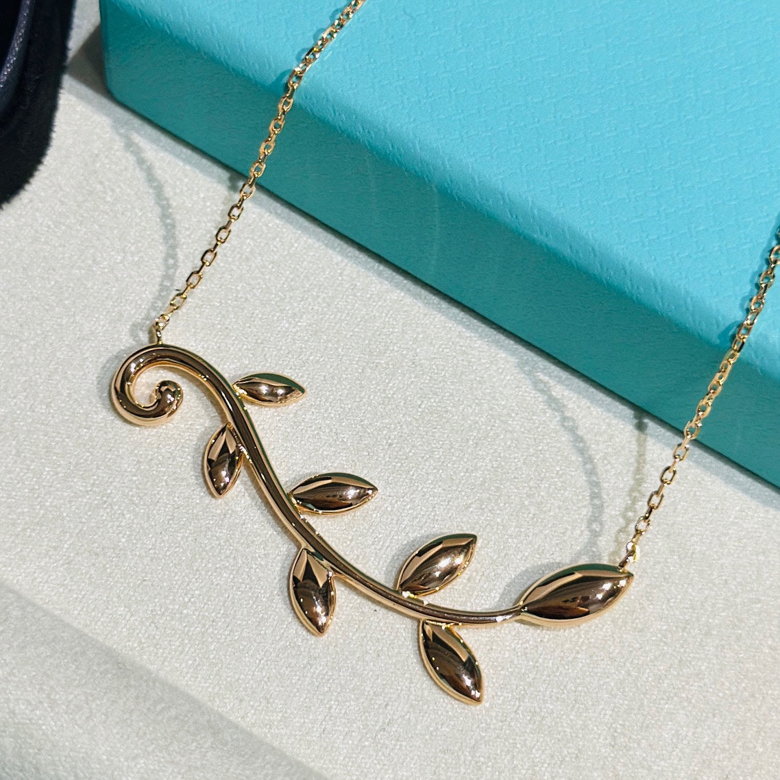 Tiffany Olive Leaf Vine Pendant 18K Gold Necklace product image 5, provided for visual reference and product detail review
