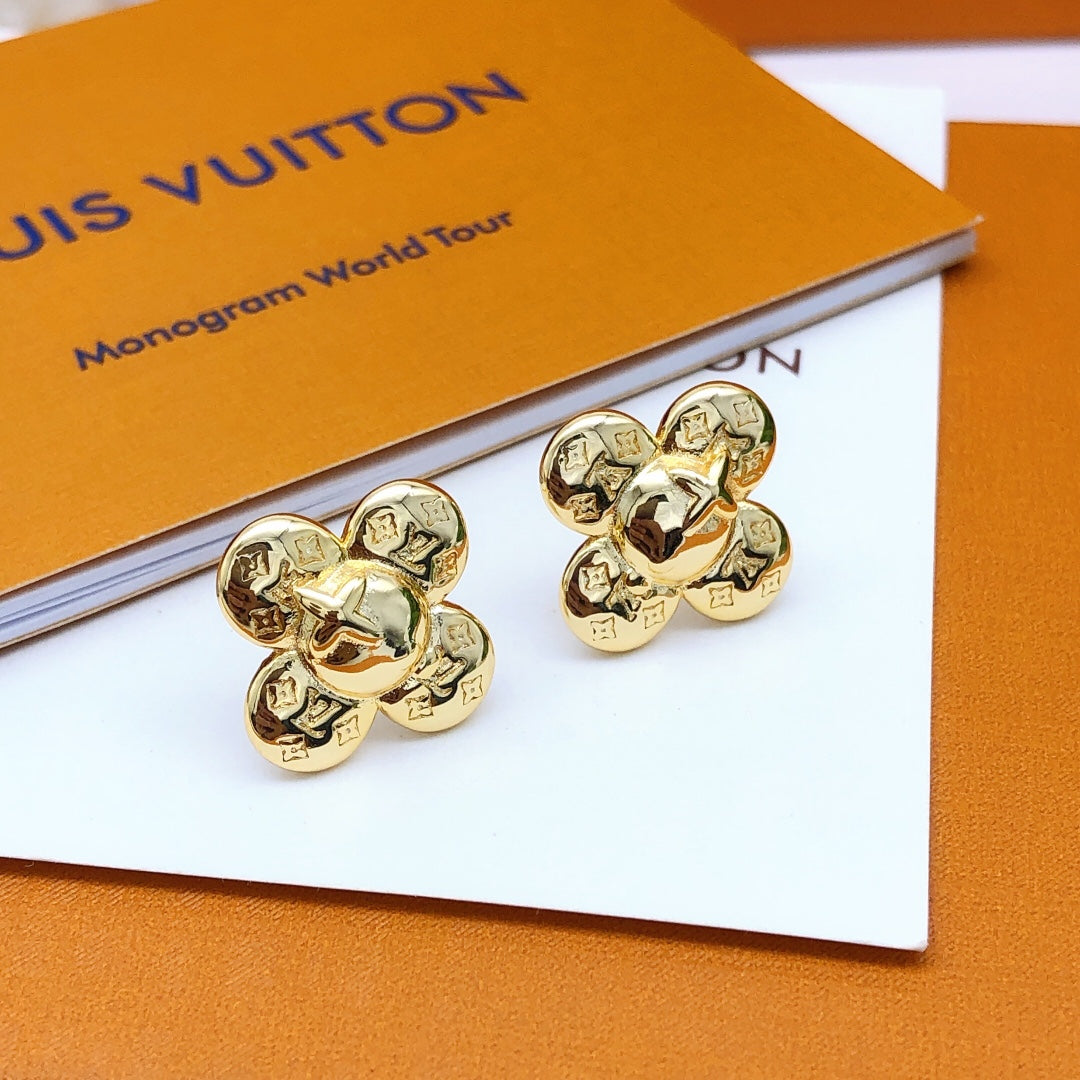 Louis Vuitton Vivienne 18K Gold Earrings product image 5, provided for visual reference and product detail review