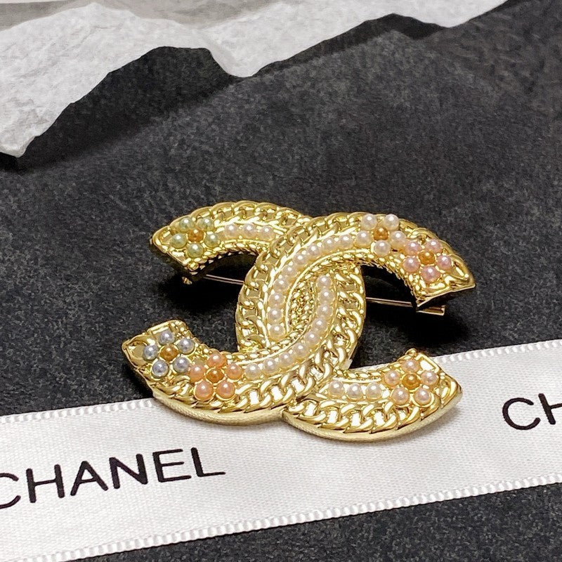 Chanel Pearl Gold 18K Gold Brooch product image 6, provided for visual reference and product detail review
