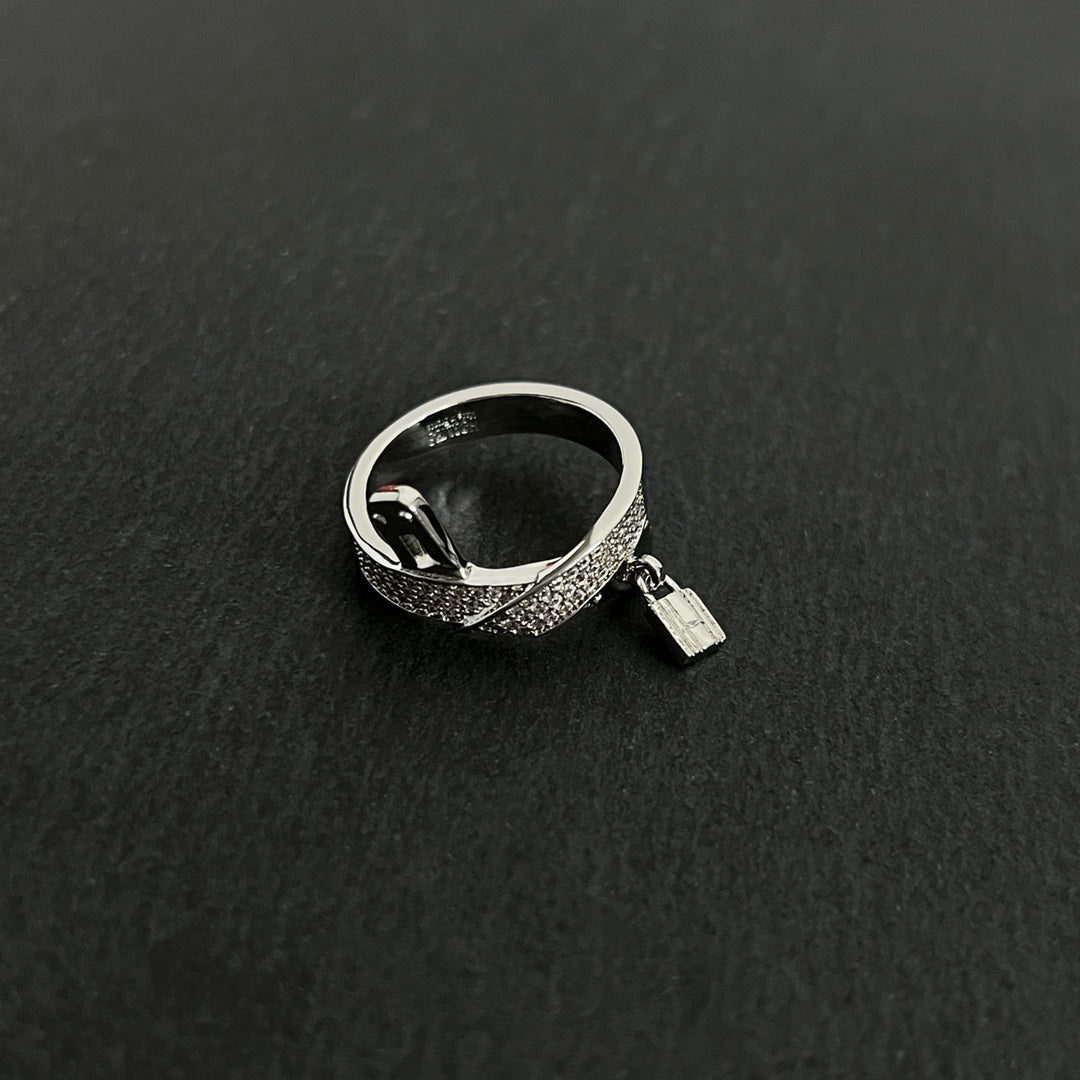 Hermes Kelly Gavroche Diamonds 18K Gold Ring product image 12, provided for visual reference and product detail review