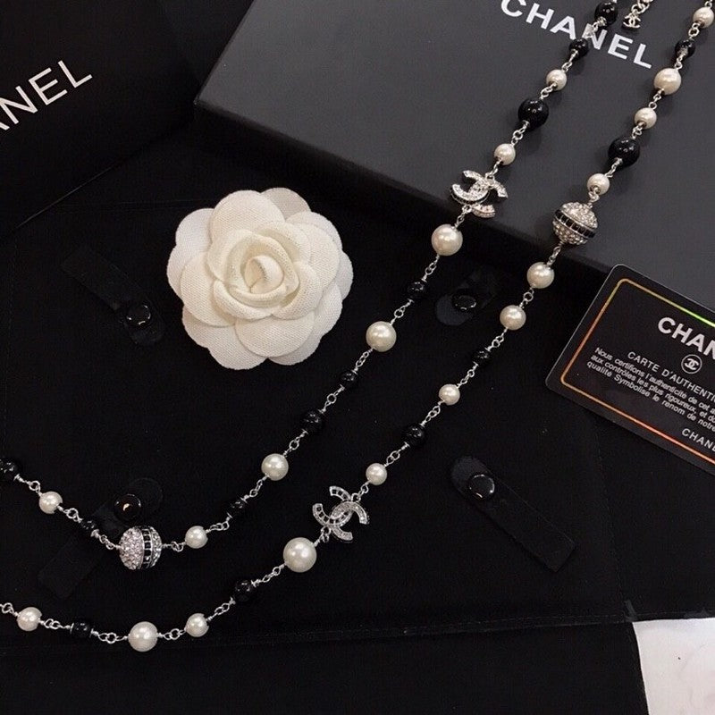 Chanel Long Black Pearl 18K Gold Necklace product image 7, provided for visual reference and product detail review