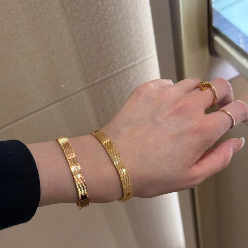 Love Unlimited 18K Gold Bracelet product image 10, provided for visual reference and product detail review