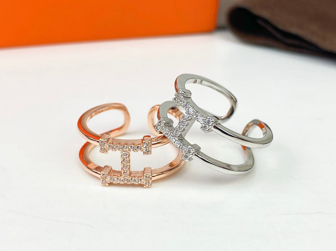 Hermes Ever Chaine D'ancre 18K Gold Ring product image 6, provided for visual reference and product detail review