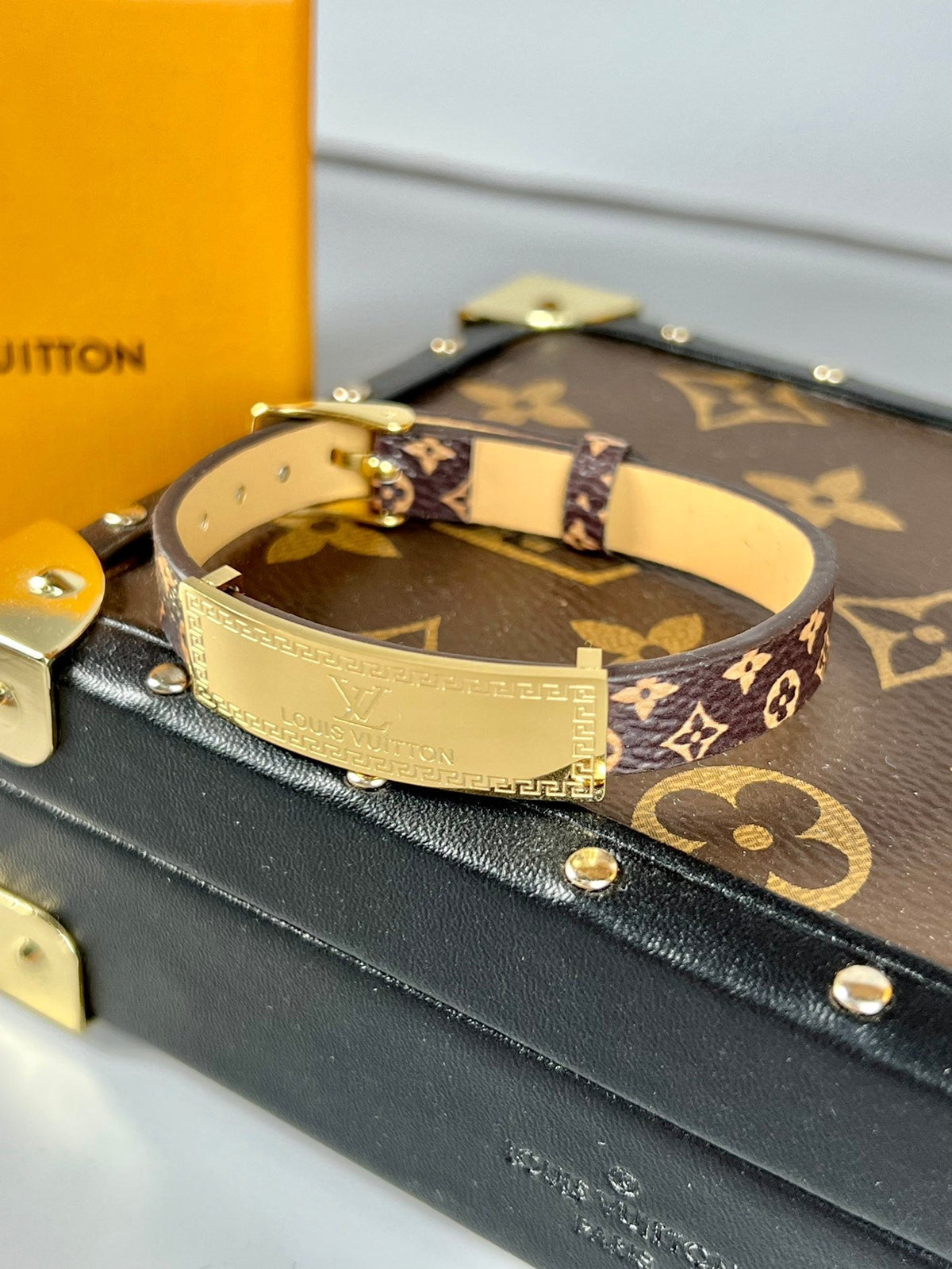 Louis Vuitton Leather 18K Gold Bracelet product image 5, provided for visual reference and product detail review