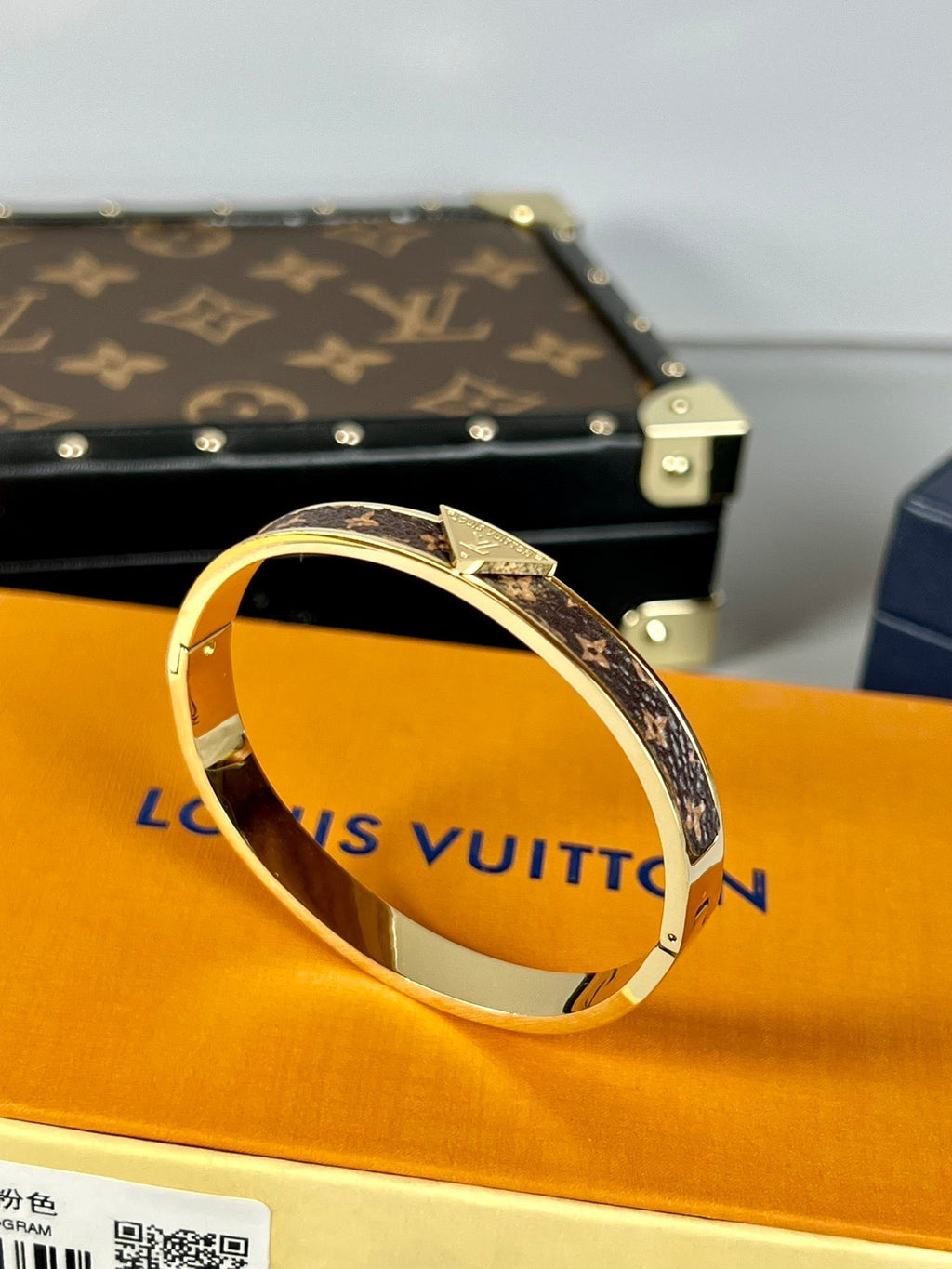 Louis Vuitton Vintage Leather 18K Gold Bracelet product image 5, provided for visual reference and product detail review