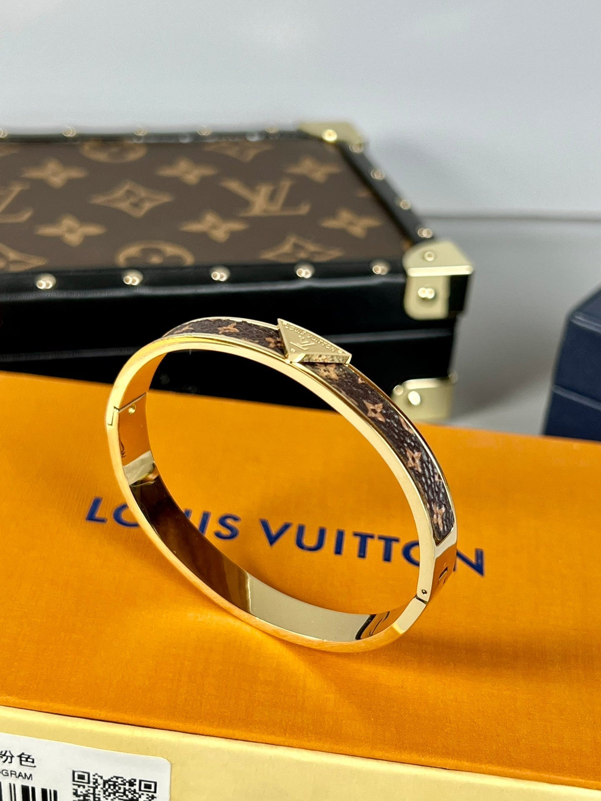Louis Vuitton Vintage Leather 18K Gold Bracelet product image 5, provided for visual reference and product detail review