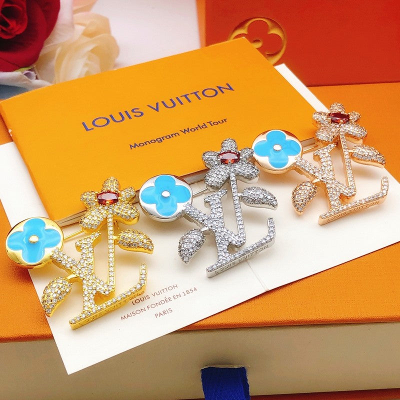 Louis Vuitton Blooming 18K Gold Brooch product image 2, provided for visual reference and product detail review