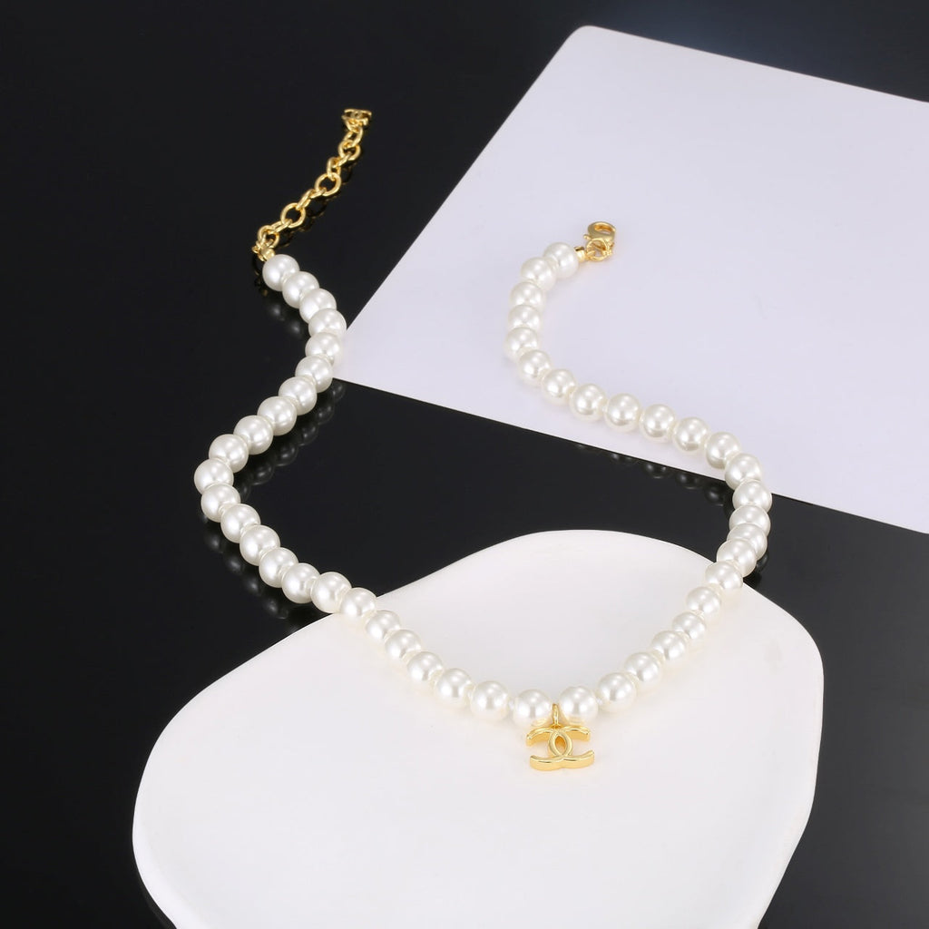 Chanel Pearls 18K Gold Necklace product image 5, provided for visual reference and product detail review