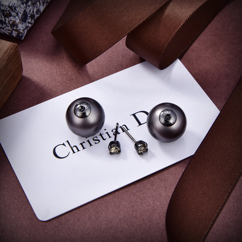 Dior Tribales Black Resin Pearls 18K Gold Earrings product image 7, provided for visual reference and product detail review