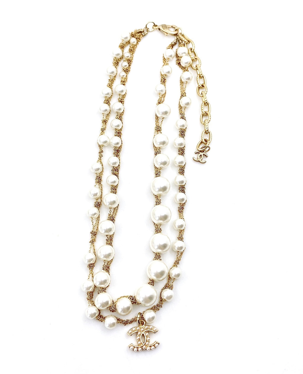 Chanel Pearls 18K Gold Necklace product image 5, provided for visual reference and product detail review