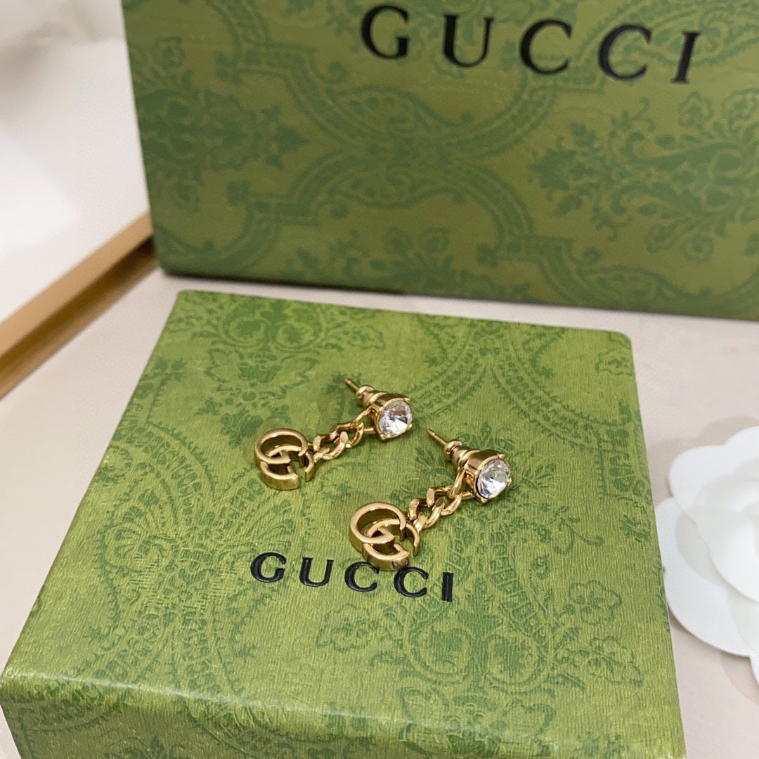 Gucci Double Crystal Chain 18K Gold Earrings product image 8, provided for visual reference and product detail review