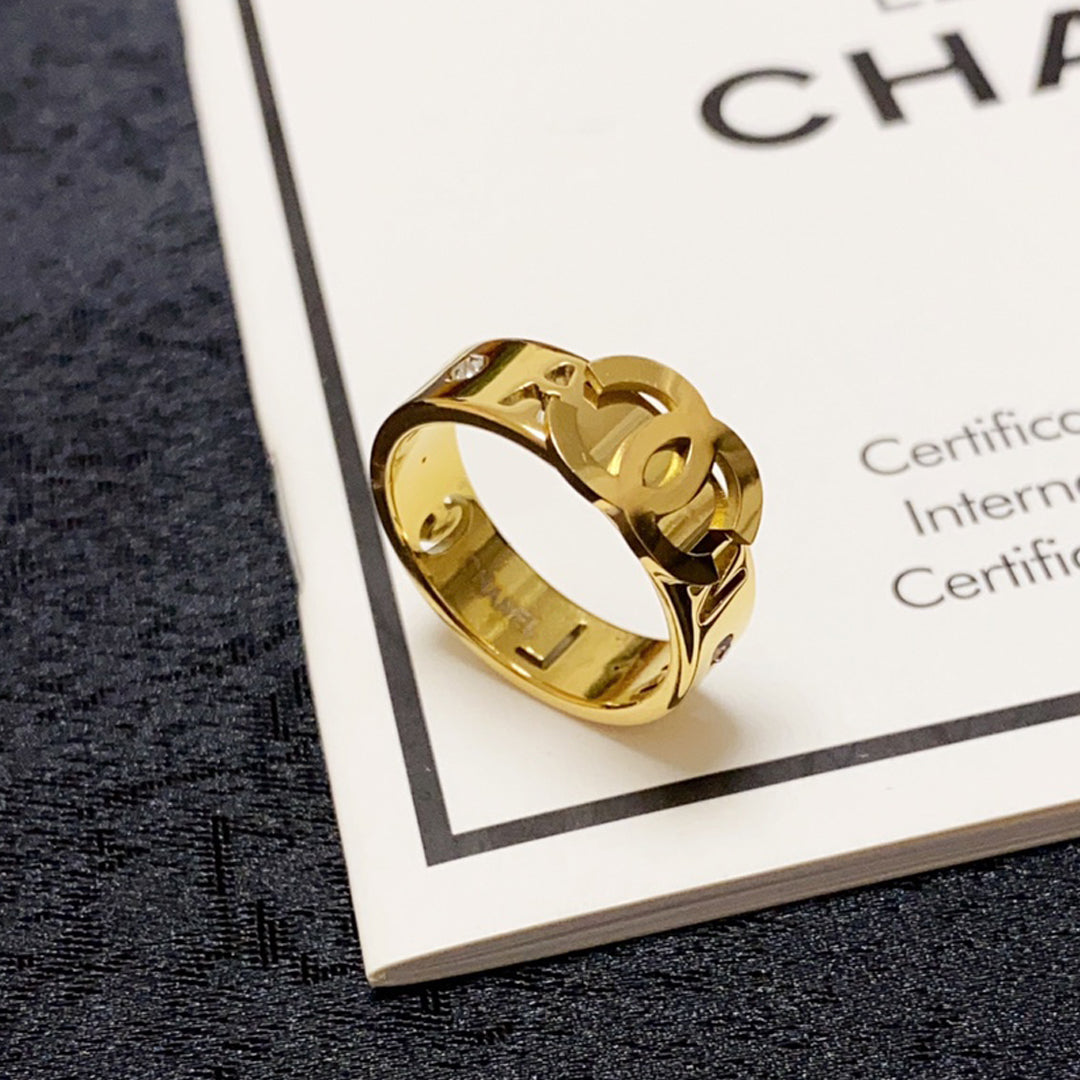 Chanel 18K Yellow Gold Ring product image 1, provided for visual reference and product detail review