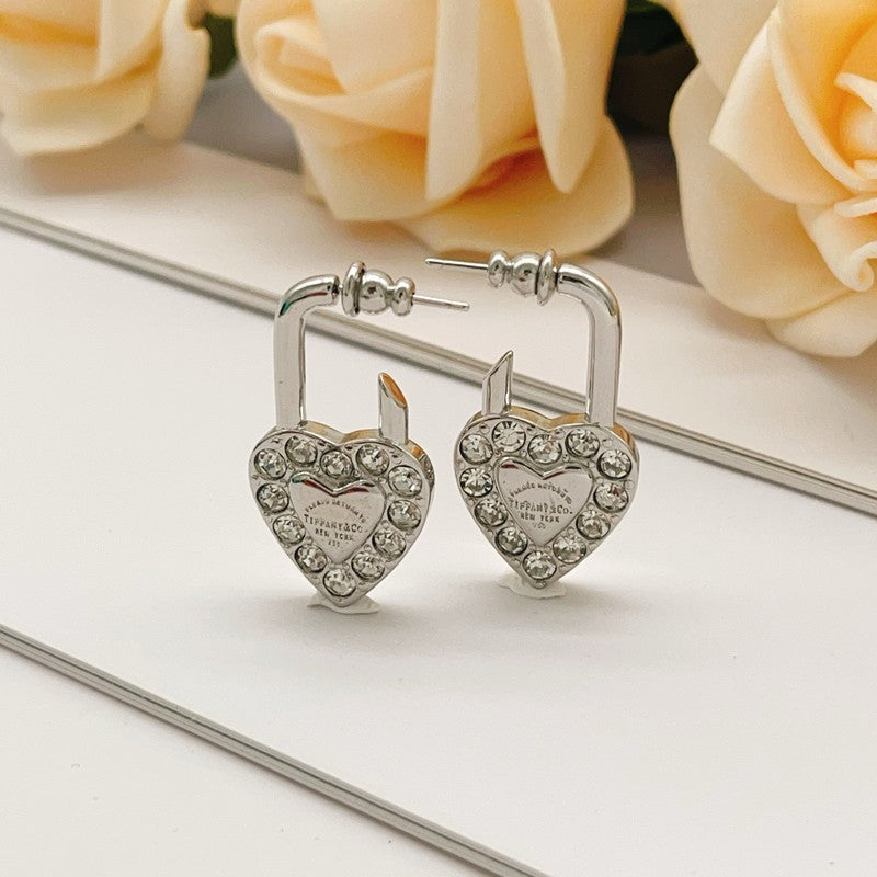 Tiffany Diamond Heart 18K Gold Earrings product image 8, provided for visual reference and product detail review