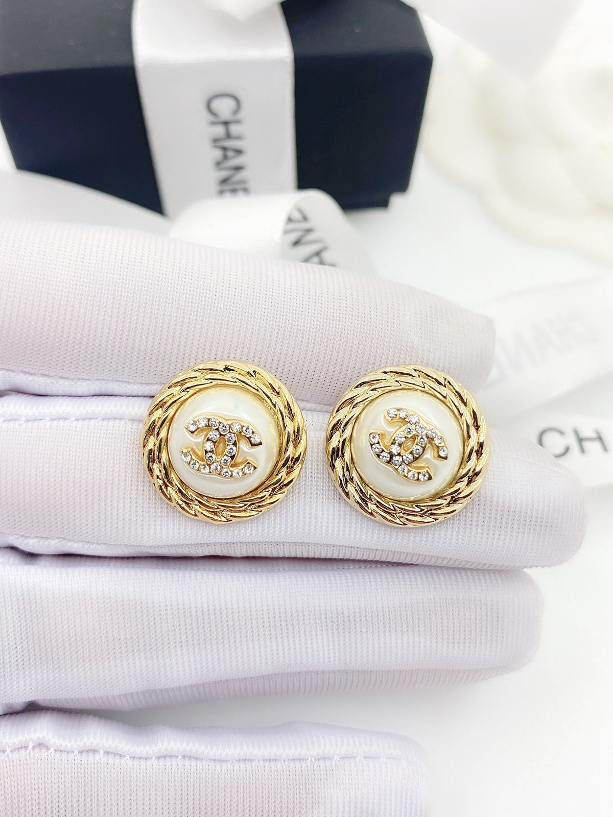 Chanel White Pearl 18K Gold Earrings product image 5, provided for visual reference and product detail review