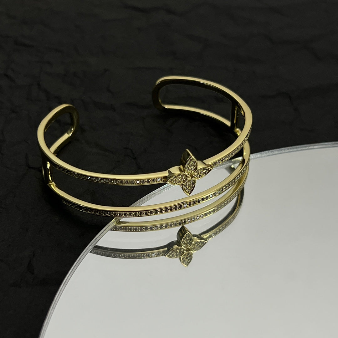 Louis Vuitton Idylle Blossom Two-Row 18K Gold Bracelet product image 13, provided for visual reference and product detail