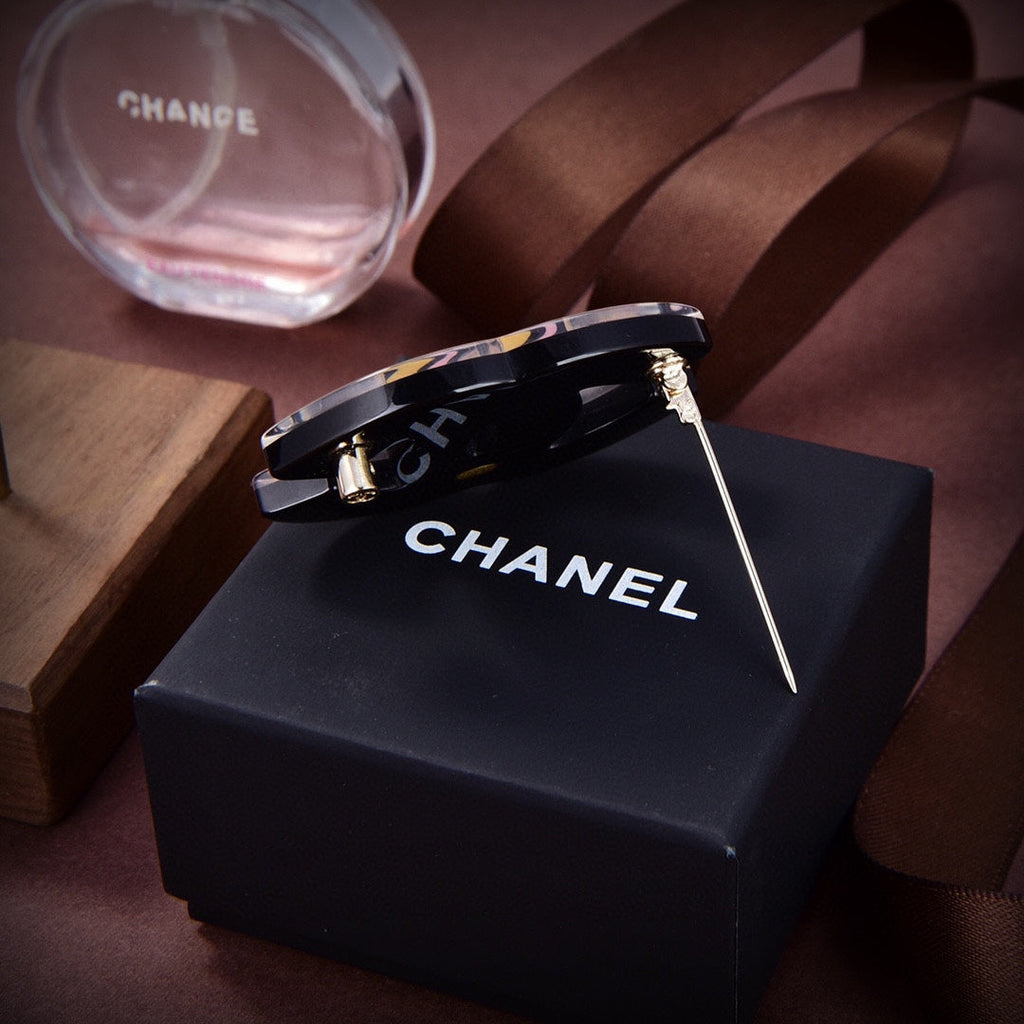 Chanel Yellow 18K Gold Brooch product image 3, provided for visual reference and product detail review