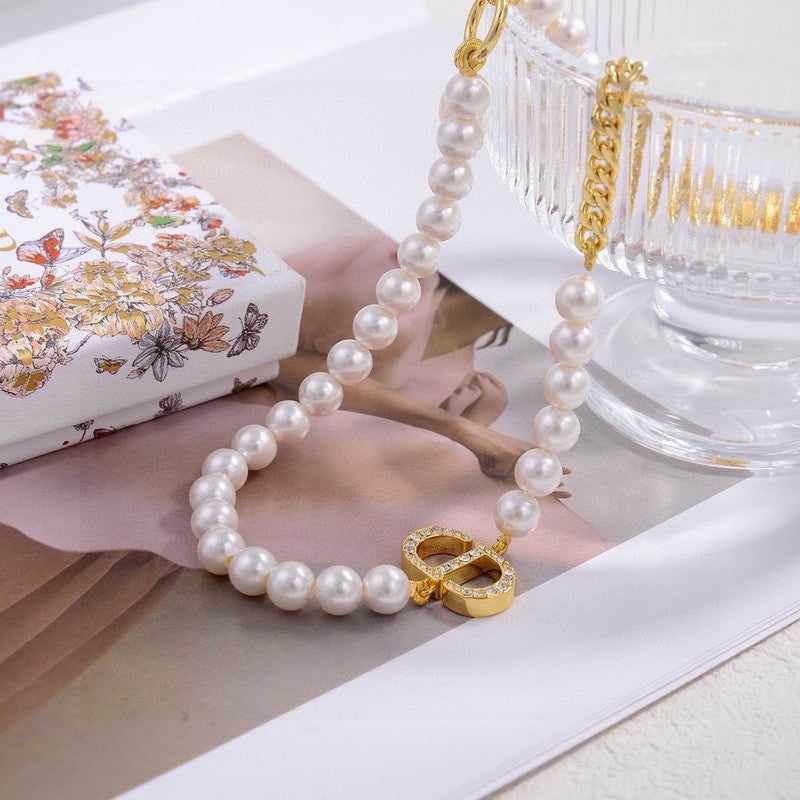Dior 30 Montaigne Pearls 18K Gold Necklace product image 5, provided for visual reference and product detail review