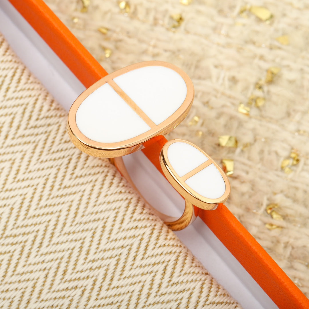 Hermes Chaine D'ancre Verso Large 18K Gold Ring product image 8, provided for visual reference and product detail review