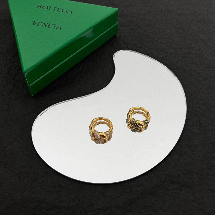 Bvlgari Green Crystals 18K Gold Ring product image 5, provided for visual reference and product detail review