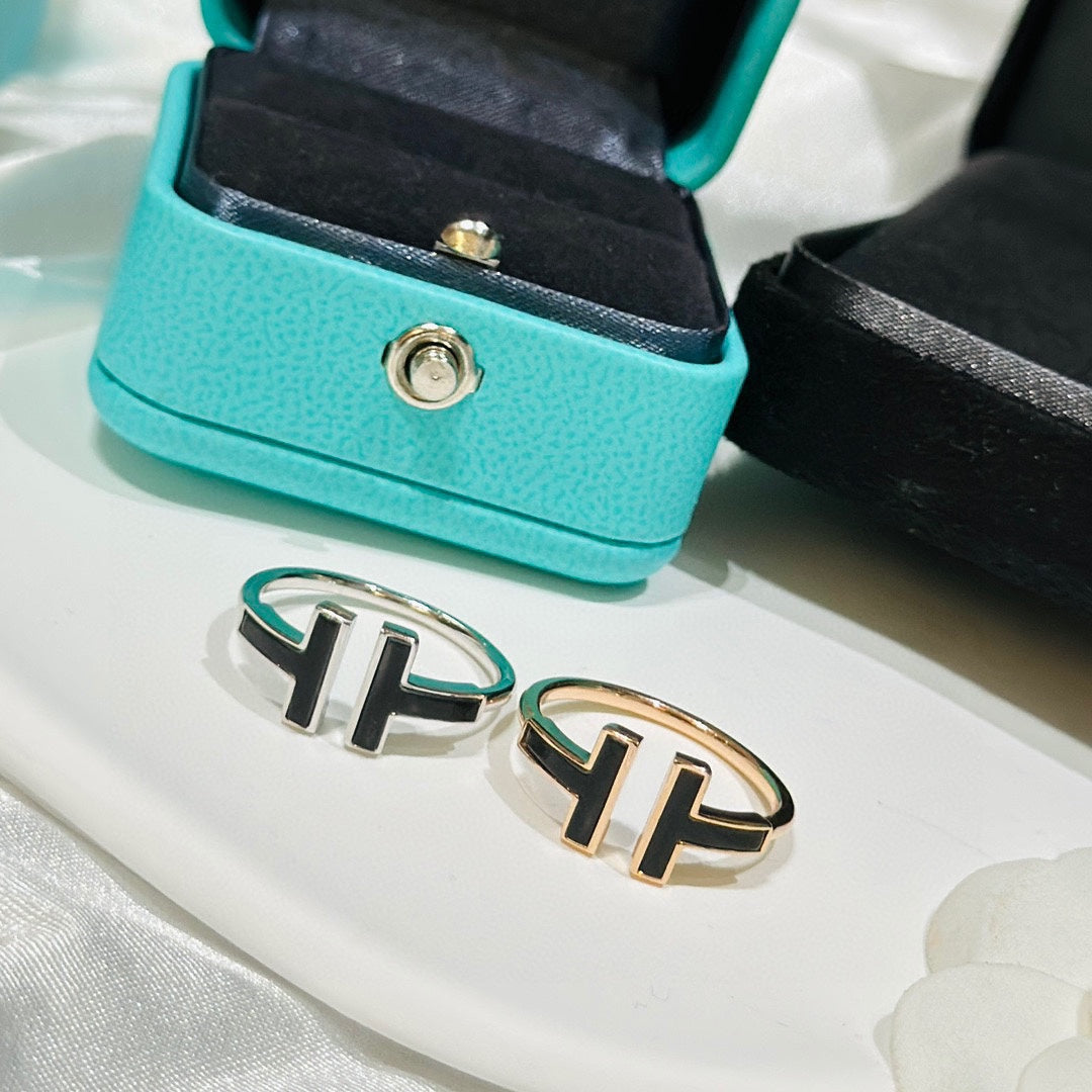 Tiffany Black Onyx Wire 18K Gold Ring product image 8, provided for visual reference and product detail review