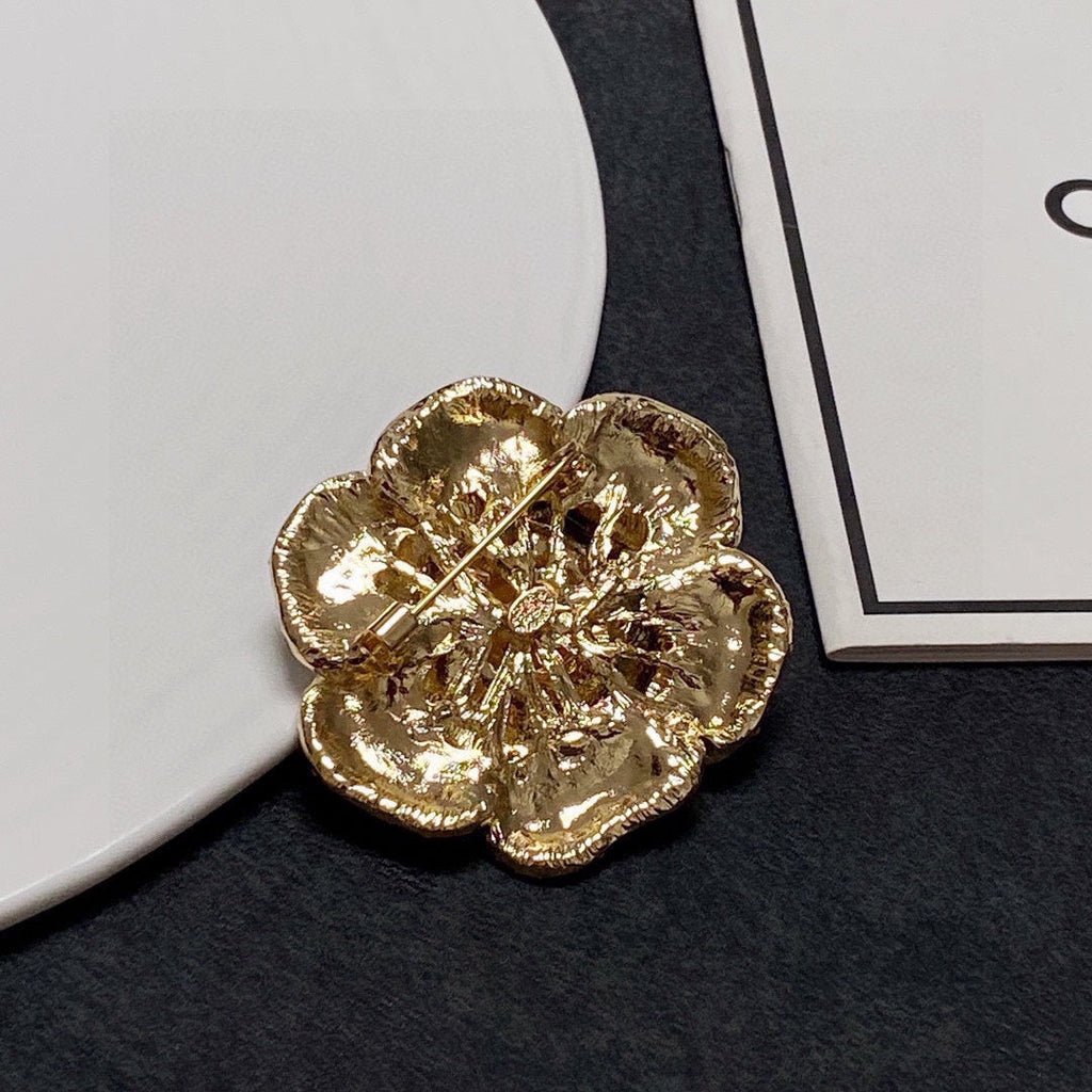 Chanel Black Flower 18K Gold Brooch product image 2, provided for visual reference and product detail review