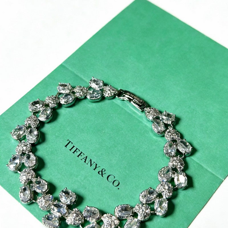 Tiffany Return to Crystal 18K Gold Bracelet product image 3, provided for visual reference and product detail review