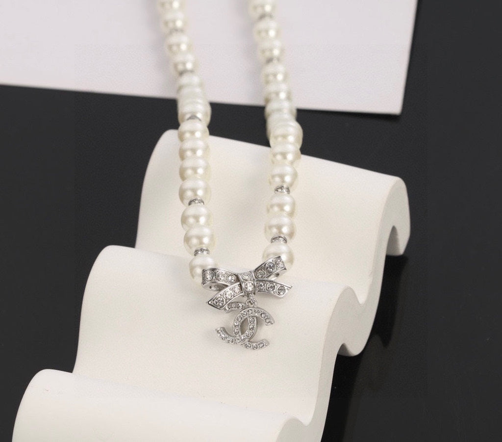Chanel Centenary Pearls 18K Gold Necklace product image 5, provided for visual reference and product detail review