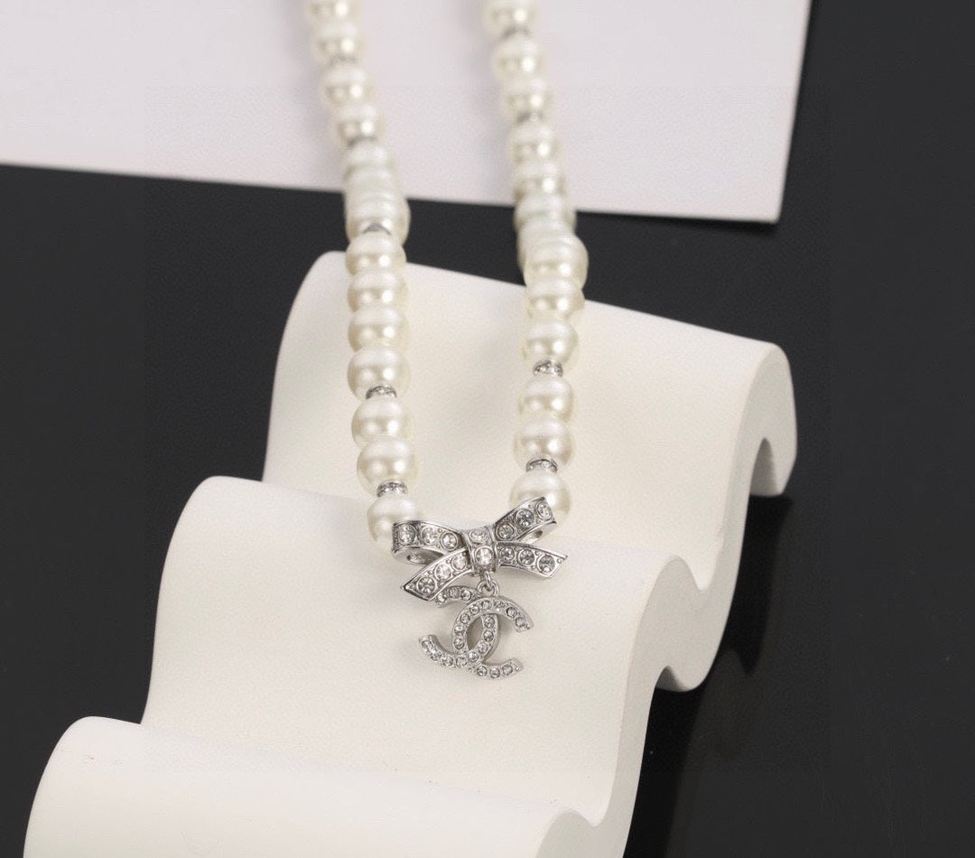 Chanel Centenary Pearls 18K Gold Necklace product image 5, provided for visual reference and product detail review