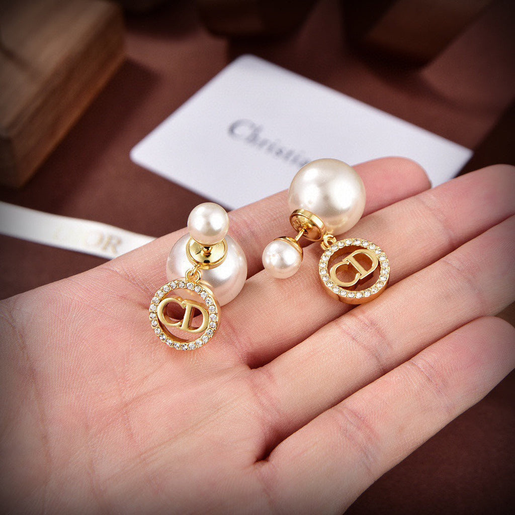 Dior Tribales Pearl 18K Gold Earrings product image 6, provided for visual reference and product detail review