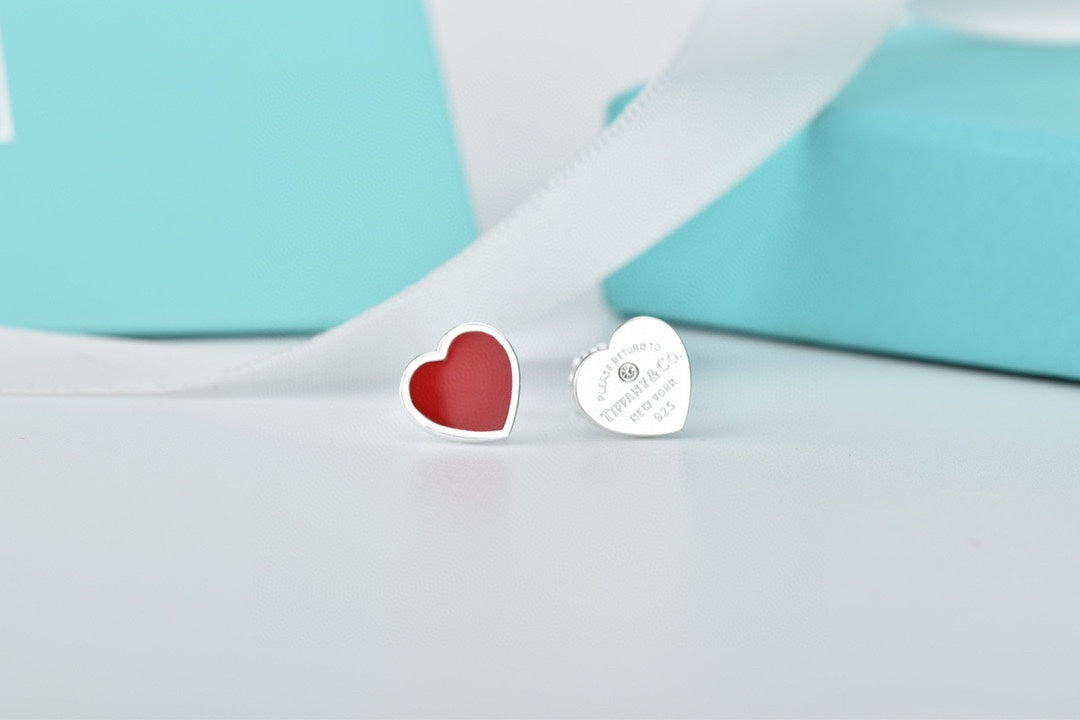 Tiffany Return to Heart 18K Gold Earrings product image 3, provided for visual reference and product detail review