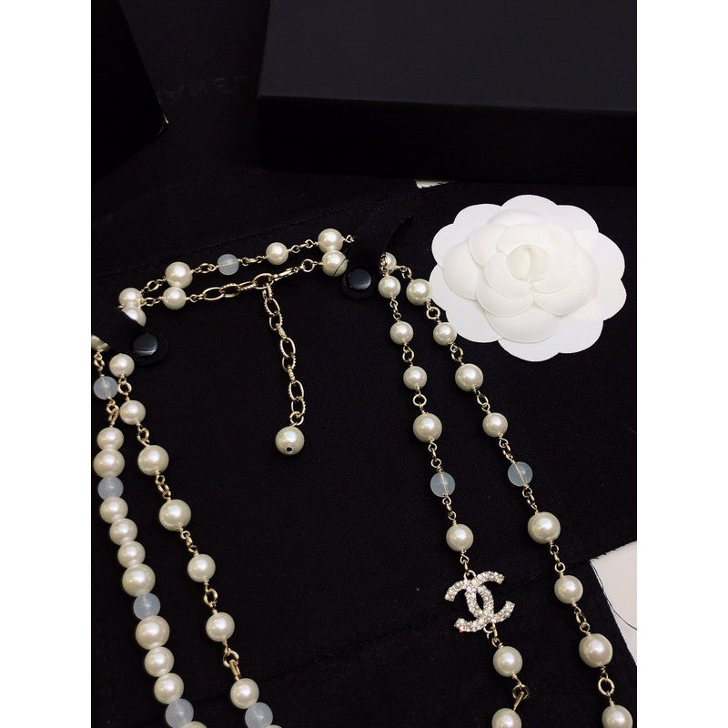 Chanel Long Pearl 18K Gold Necklace product image 6, provided for visual reference and product detail review