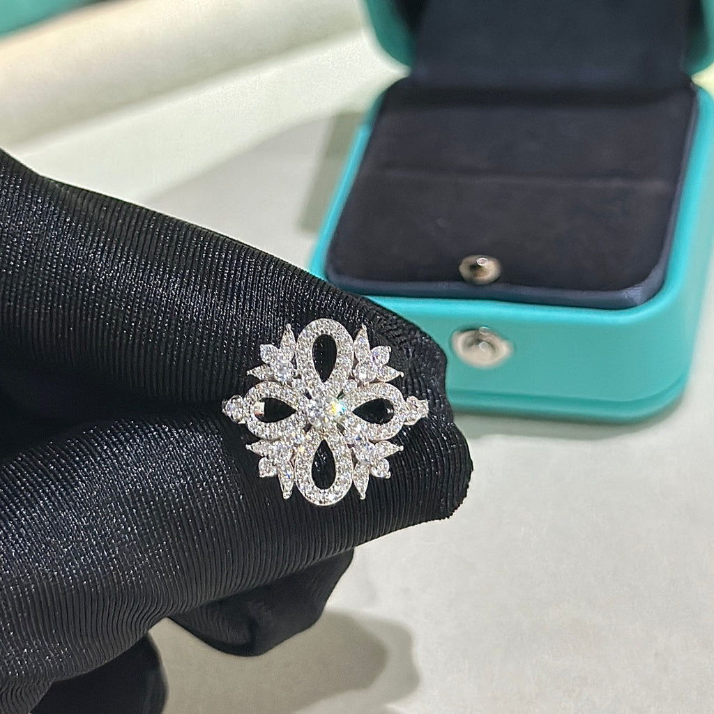 Tiffany Vinatge Flower 18K Gold Ring product image 5, provided for visual reference and product detail review