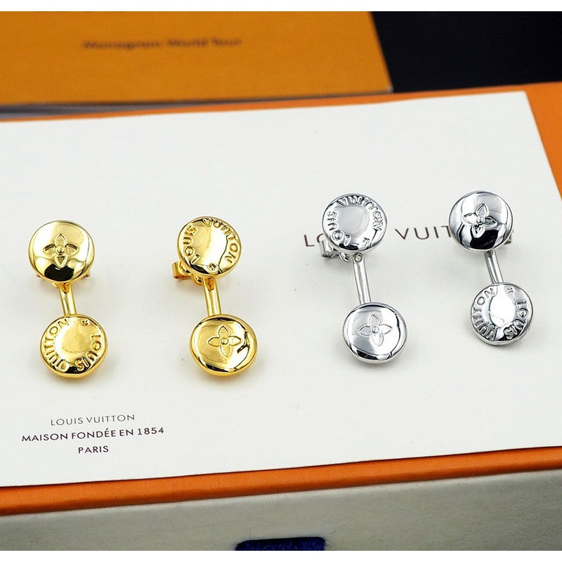 Louis Vuitton Studs 18K Gold Earrings product image 12, provided for visual reference and product detail review