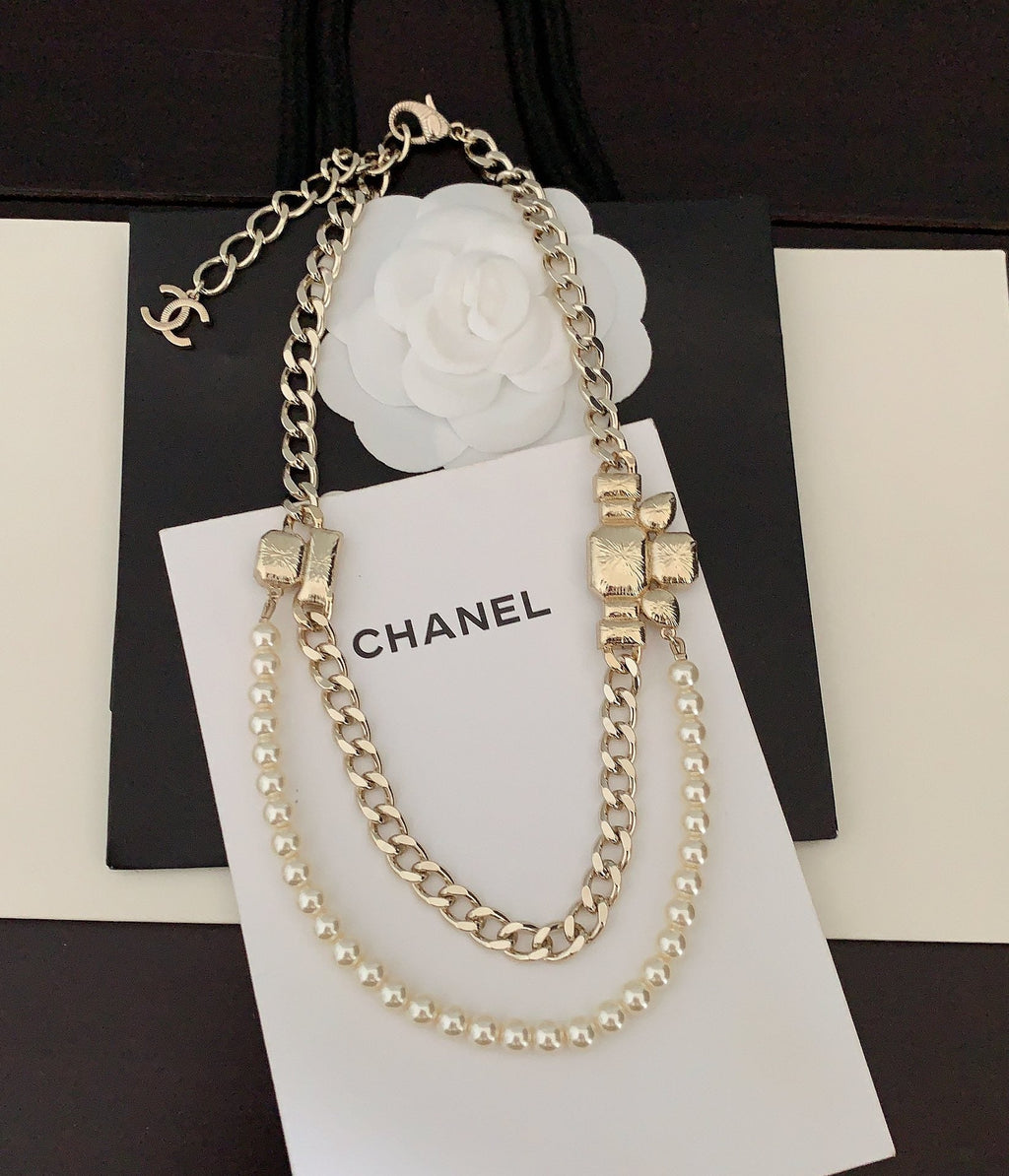 Chanel Pearls Crystals 18K Gold Necklace product image 5, provided for visual reference and product detail review