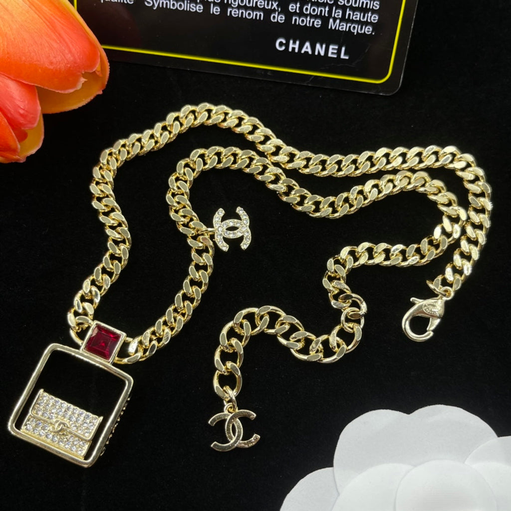 Chanel Bag Pendant Chain 18K Gold Necklace product image 5, provided for visual reference and product detail review