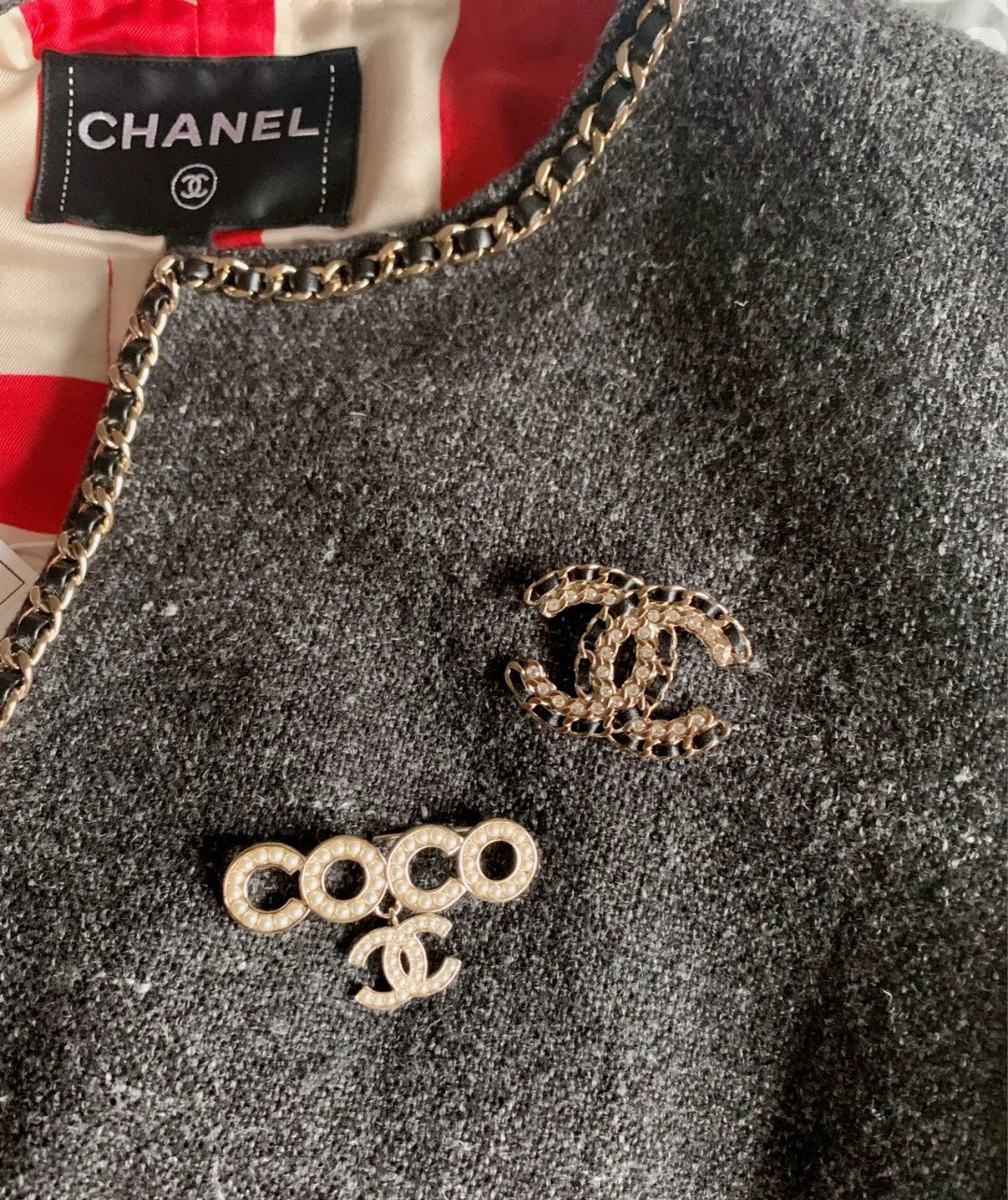 Chanel Coco Crush Pearls 18K Gold Brooch product image 2, provided for visual reference and product detail review