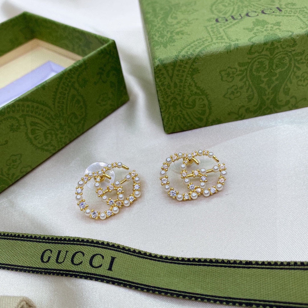 Gucci Double Pearls 18K Gold Earrings product image 4, provided for visual reference and product detail review