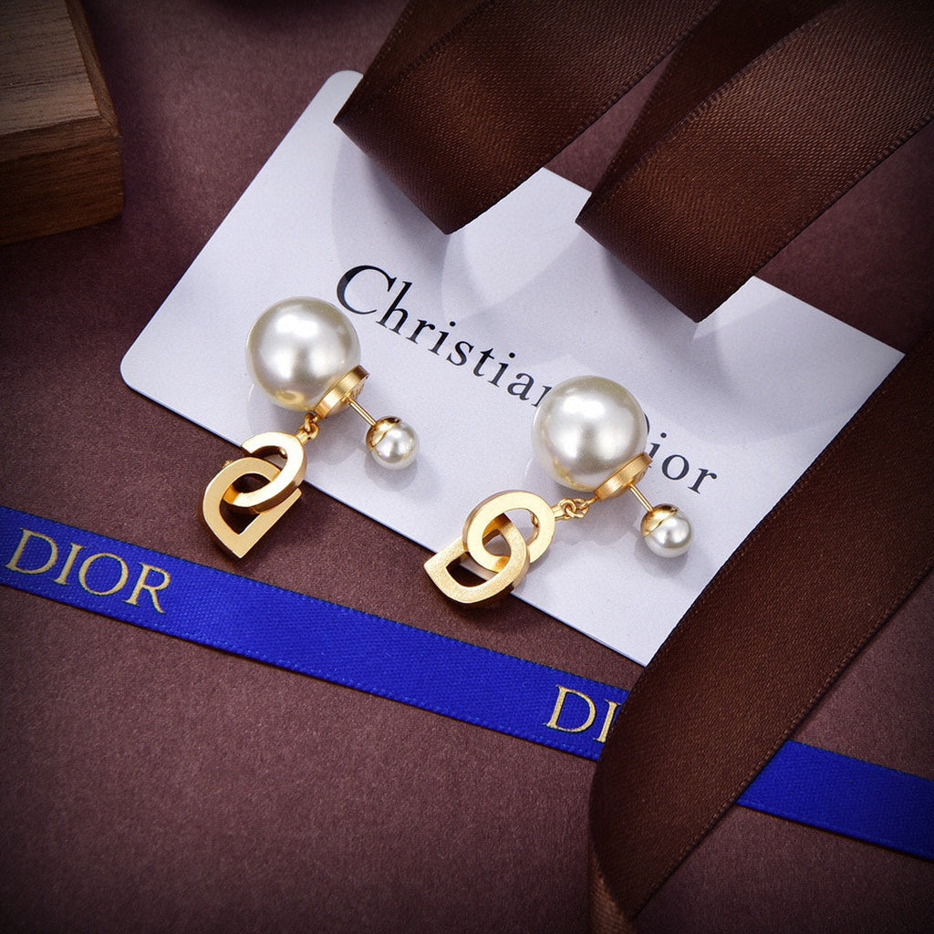 Dior Tribales 18K Gold Earrings product image 4, provided for visual reference and product detail review