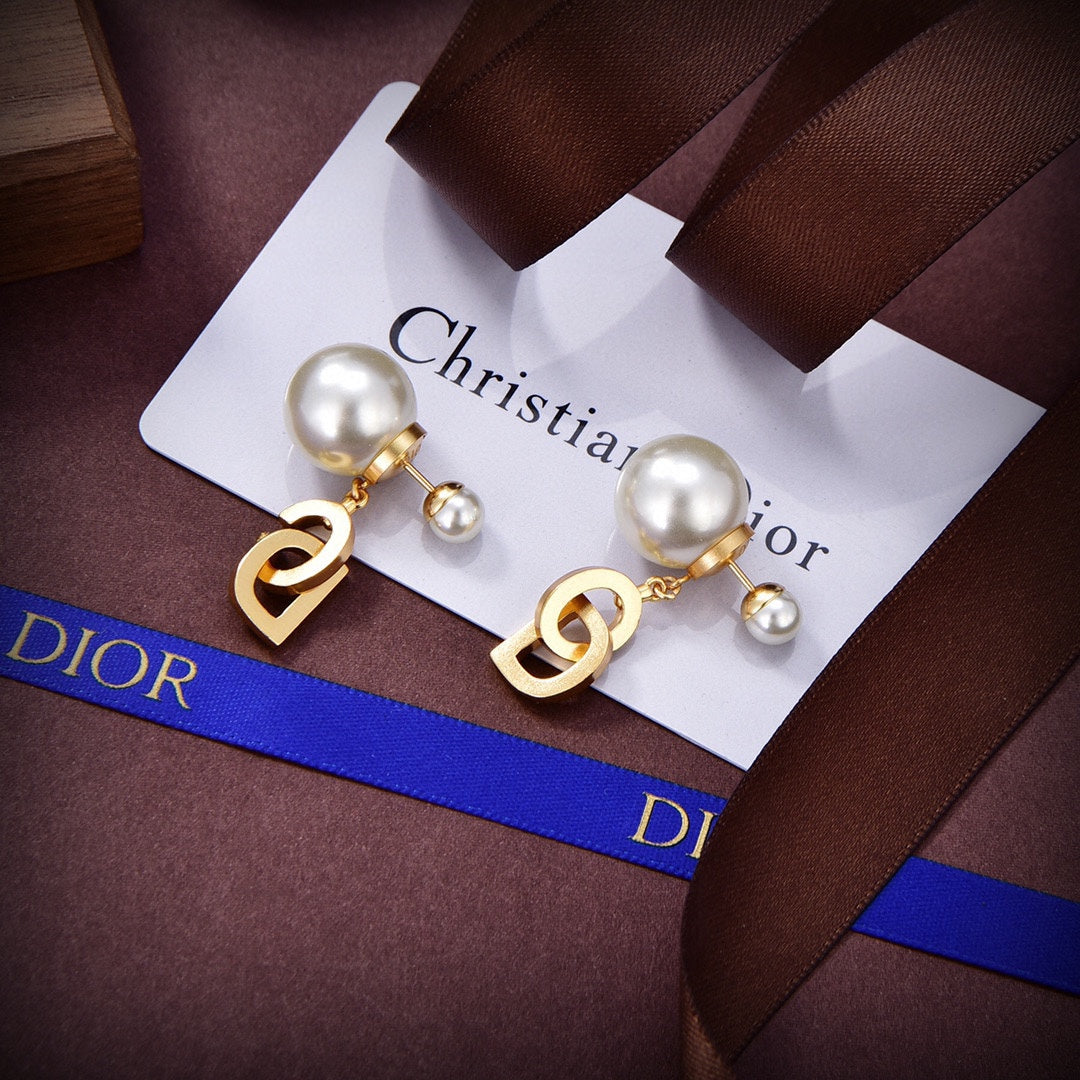 Dior Tribales 18K Gold Earrings product image 4, provided for visual reference and product detail review