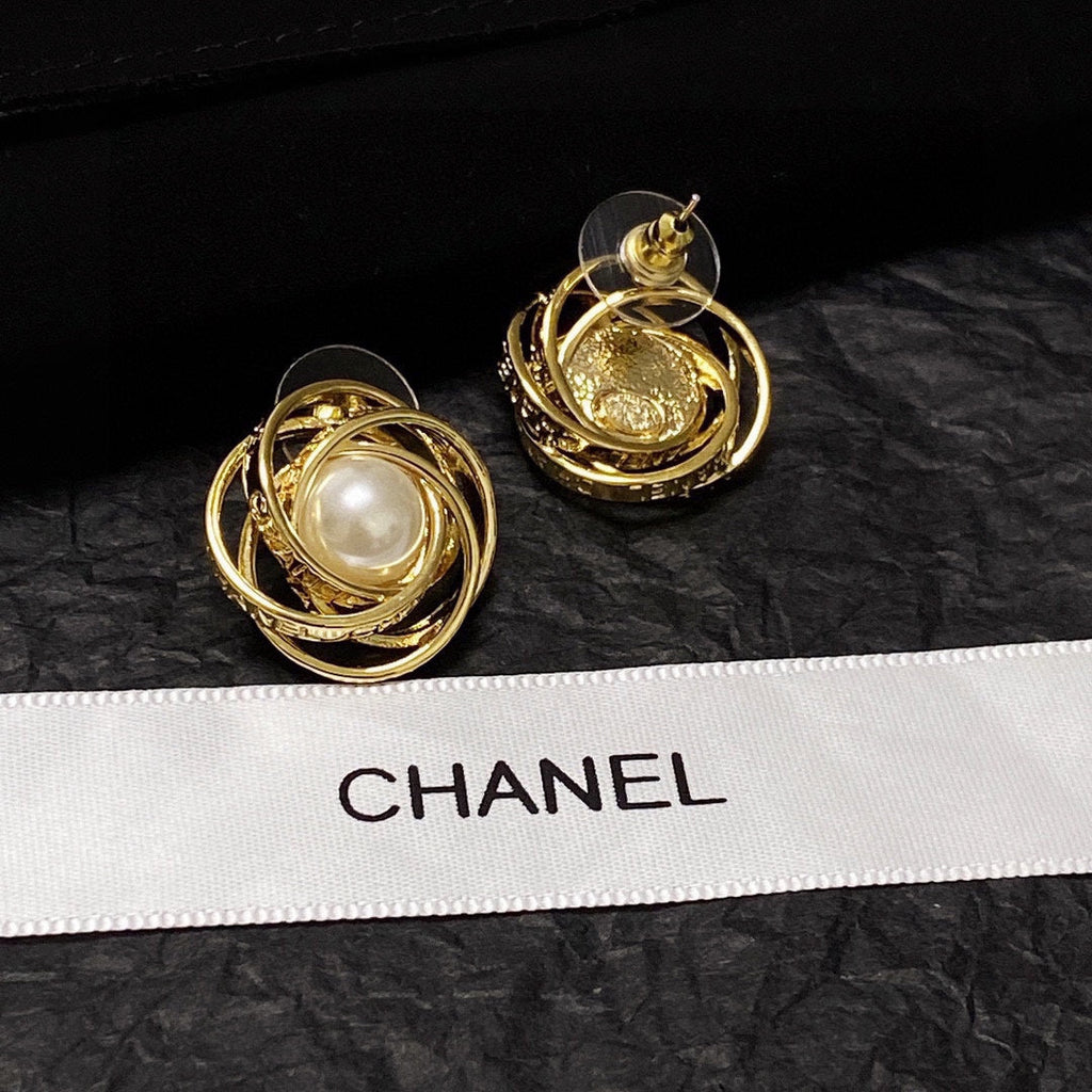 Chanel Pearl 18K Gold Earrings product image 5, provided for visual reference and product detail review