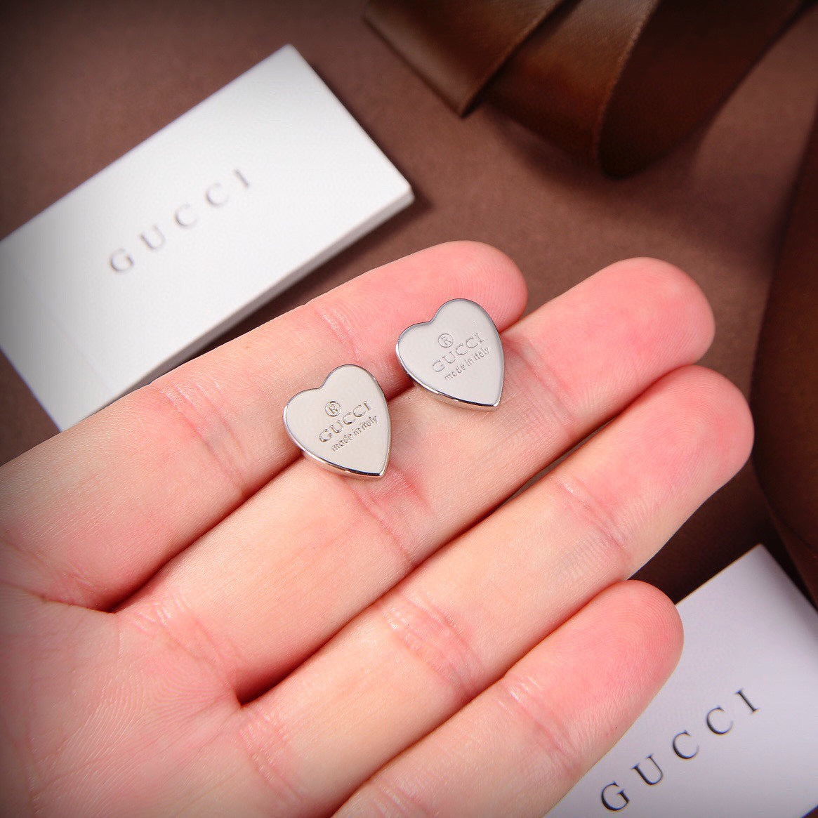 Gucci Double Heart 18K Gold Earrings product image 2, provided for visual reference and product detail review