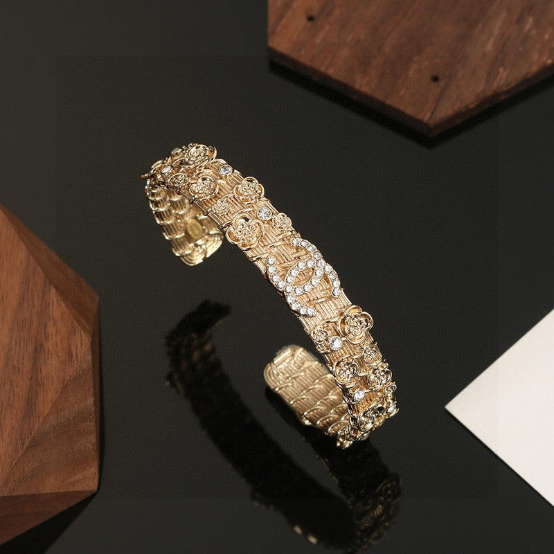 Chanel Flower Diamond Cuff 18K Gold Bracelet product image 6, provided for visual reference and product detail review