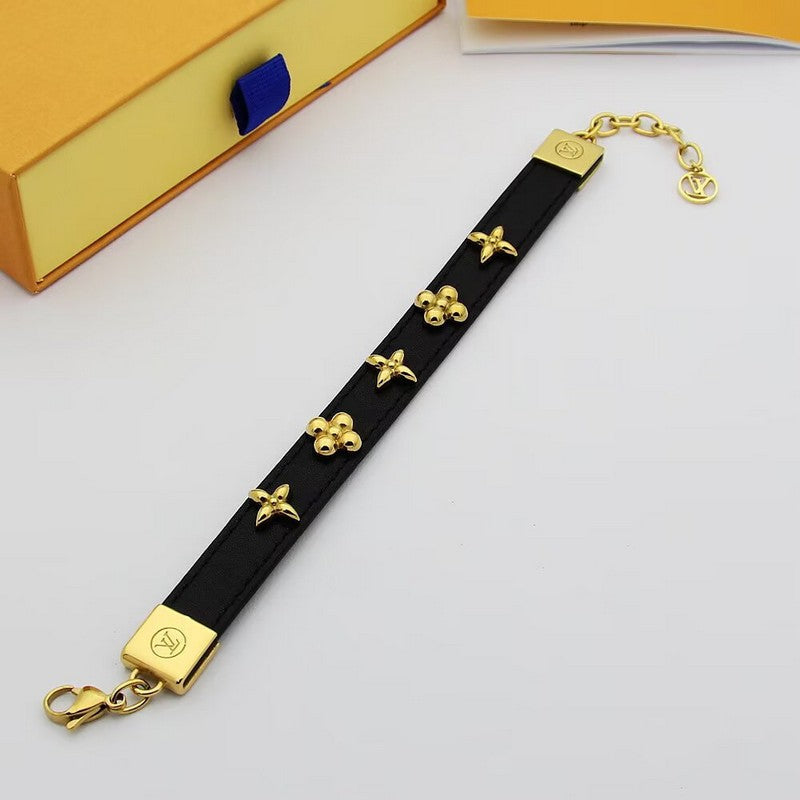 Louis Vuitton Fleurs Rivets 18K Gold Bracelet product image 5, provided for visual reference and product detail review
