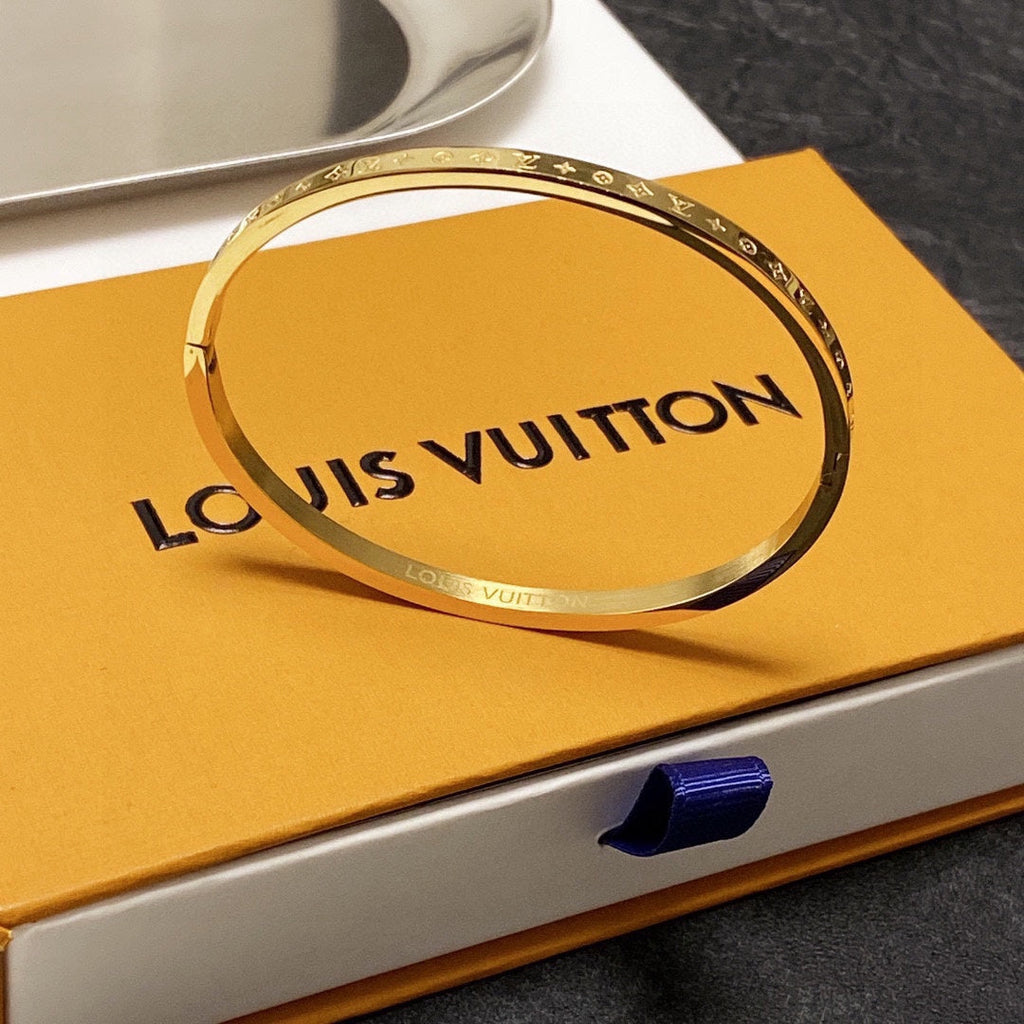 Louis Vuitton Vintage 18K Gold Bracelet product image 6, provided for visual reference and product detail review