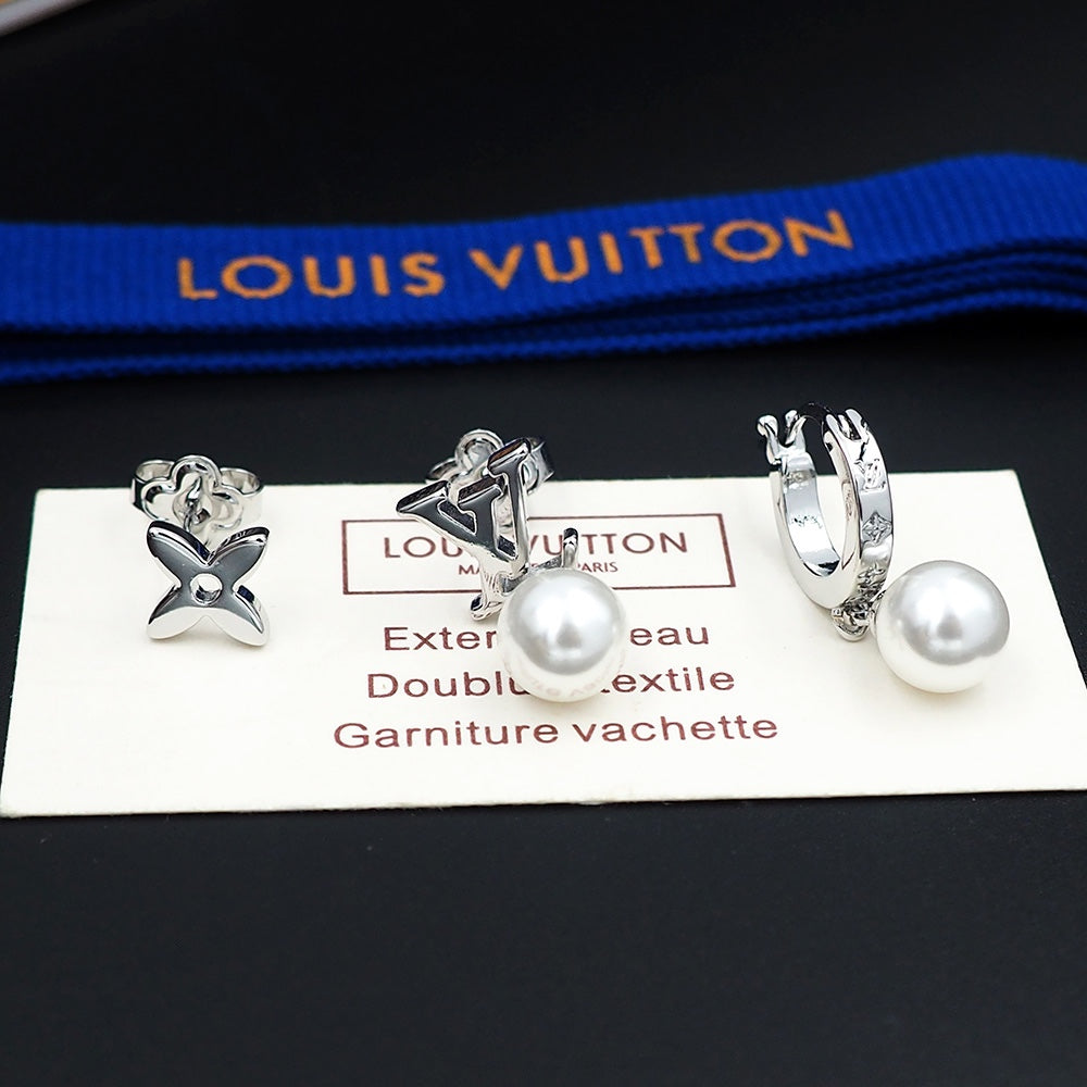 Louis Vuitton Monogram Pearls 18K Gold Earrings product image 3, provided for visual reference and product detail review