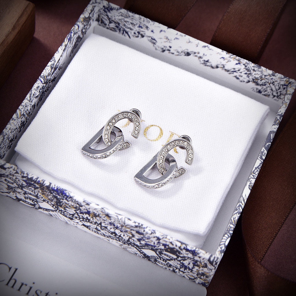 Dior Lock 18K Gold Earrings product image 5, provided for visual reference and product detail review