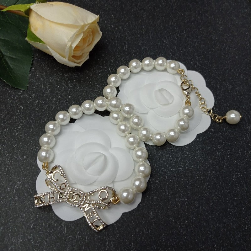 Chanel Bow Pearl 18K Gold Necklace product image 6, provided for visual reference and product detail review