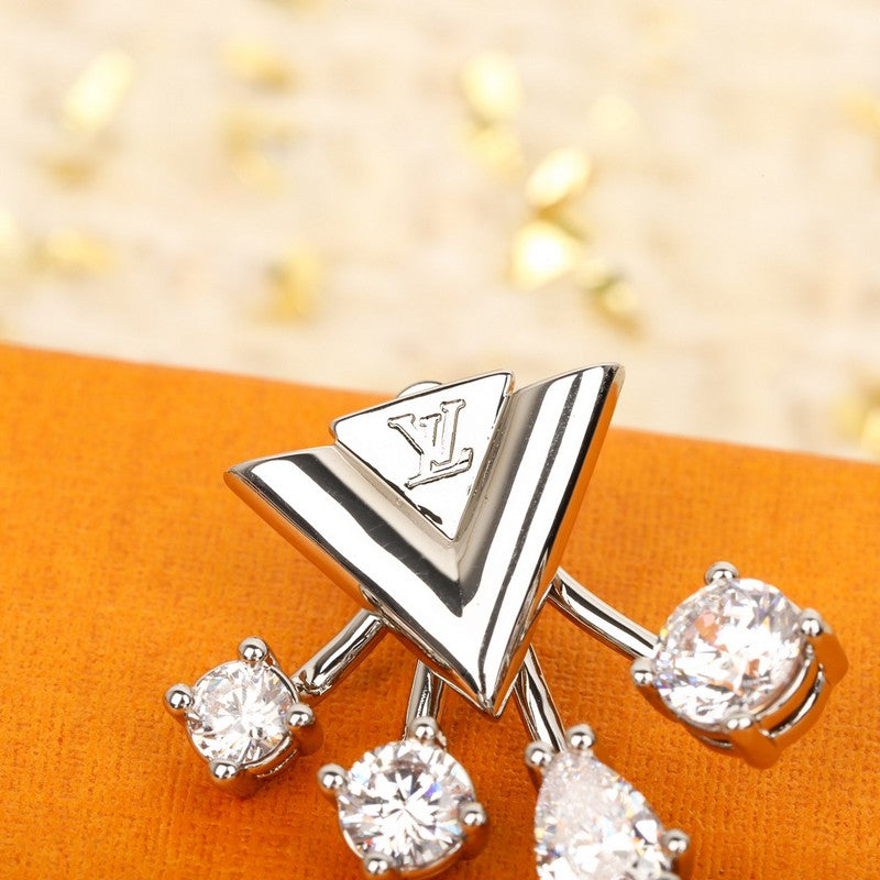 Louis Vuitton Diamomd 18K Gold Earrings product image 3, provided for visual reference and product detail review
