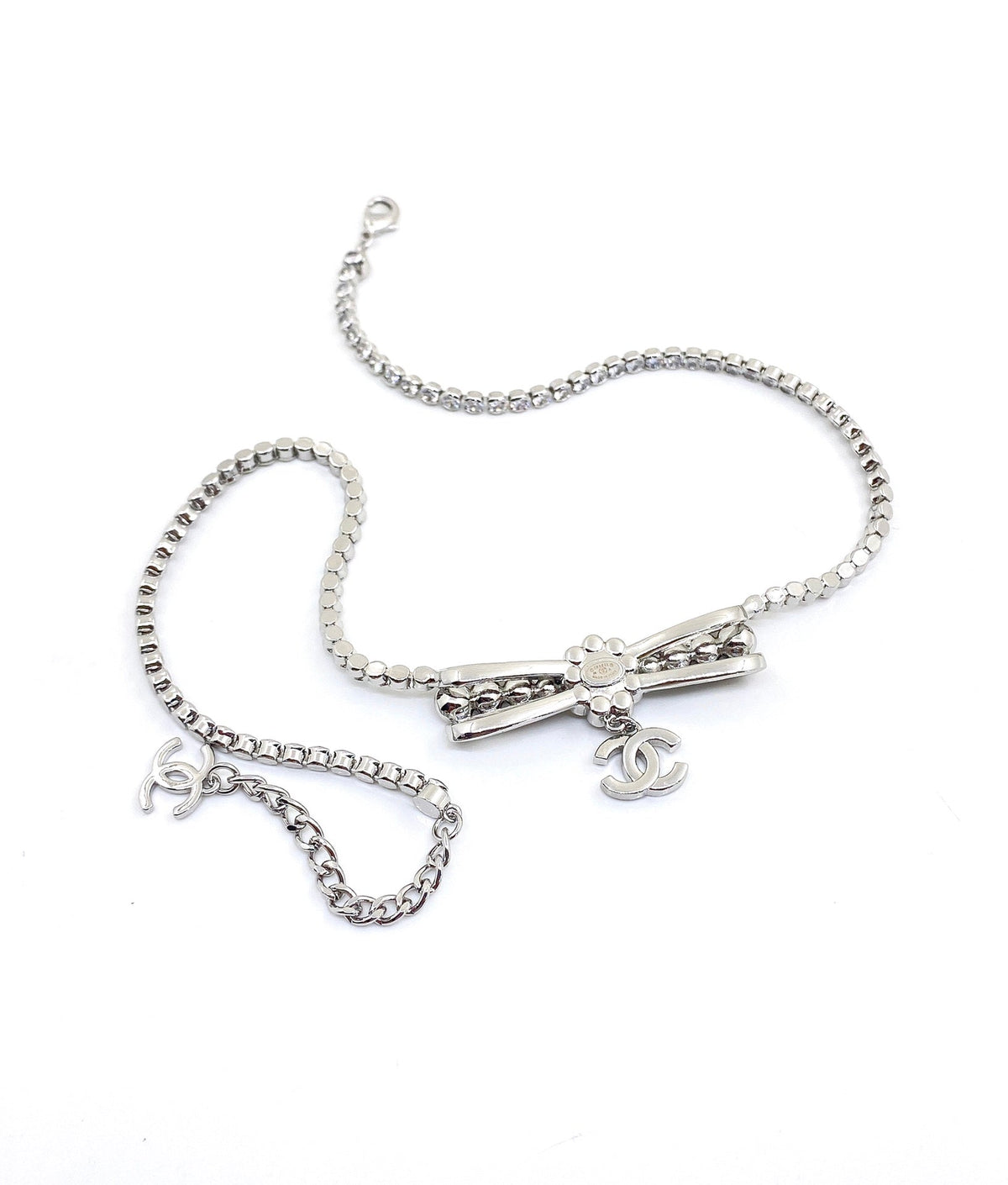 Chanel Diamonds Bow Tie 18K Gold Necklace product image 5, provided for visual reference and product detail review